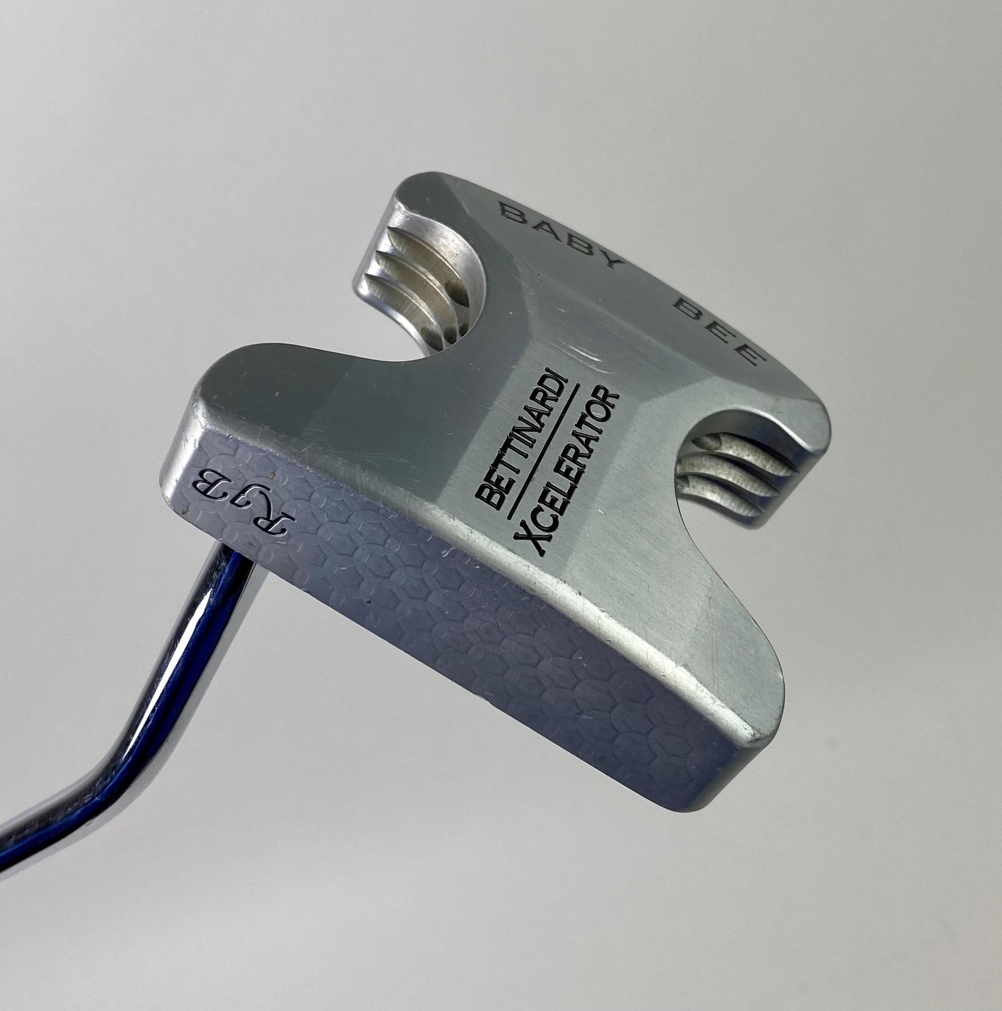 Bettinardi Xcelerator Baby Bee 34″ Milled Honey Comb Face Putter Steel Golf 4 Bettinardi Xcelerator Baby Bee 34″ Milled Honey Comb Face Putter Steel Golf - Image 4