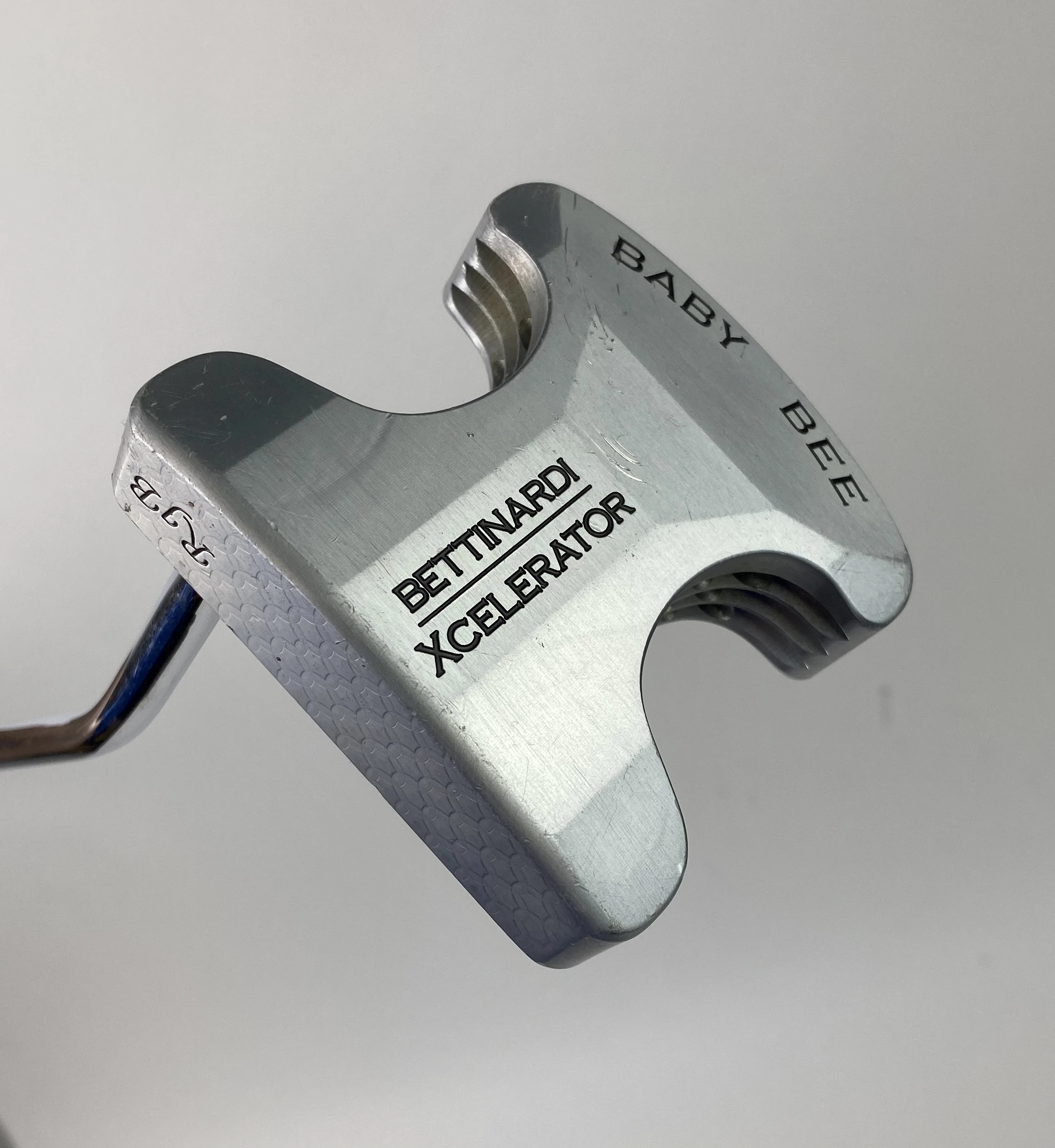 Bettinardi Xcelerator Baby Bee 34″ Milled Honey Comb Face Putter Steel Golf 5 Bettinardi Xcelerator Baby Bee 34″ Milled Honey Comb Face Putter Steel Golf - Image 5